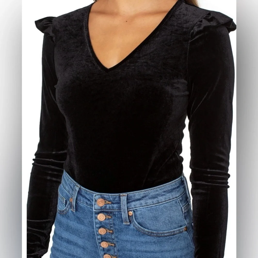 V-Neck Ruffle detail shoulder velvet bodysuit